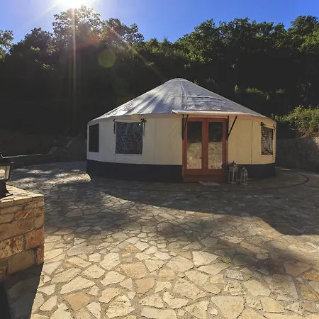 Abeliona Retreat מלון Ambeliona